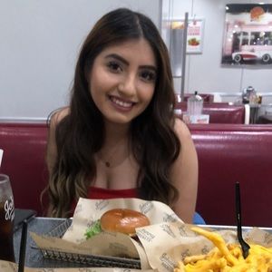 Meet your Posher, Yajaira